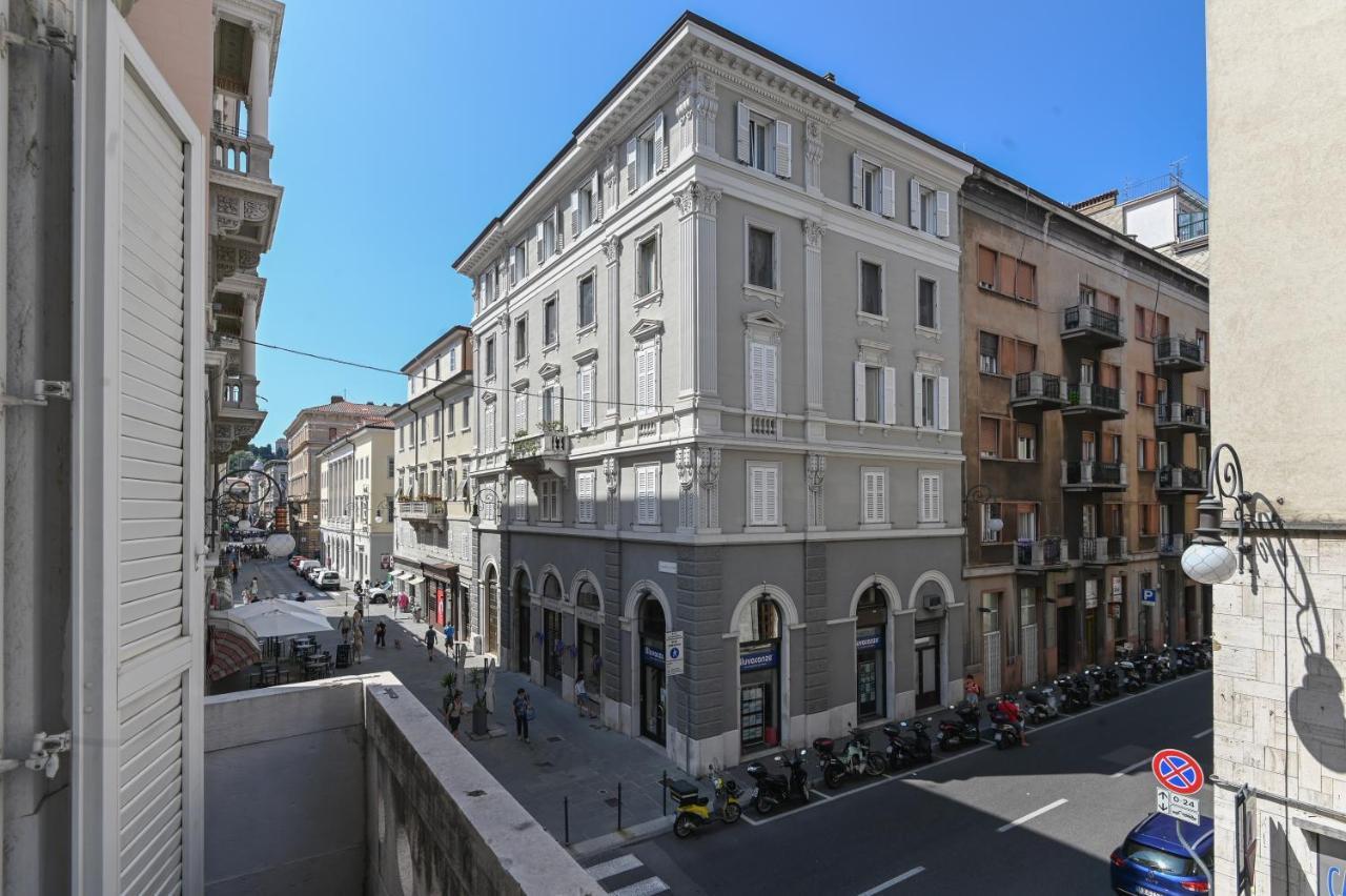 Adria Luxury Residence - Centro Trieste Exteriör bild