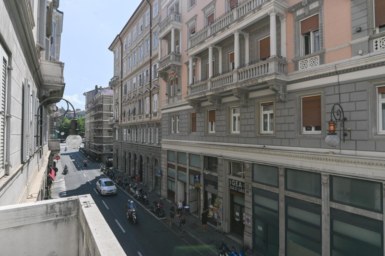 Adria Luxury Residence - Centro Trieste Exteriör bild